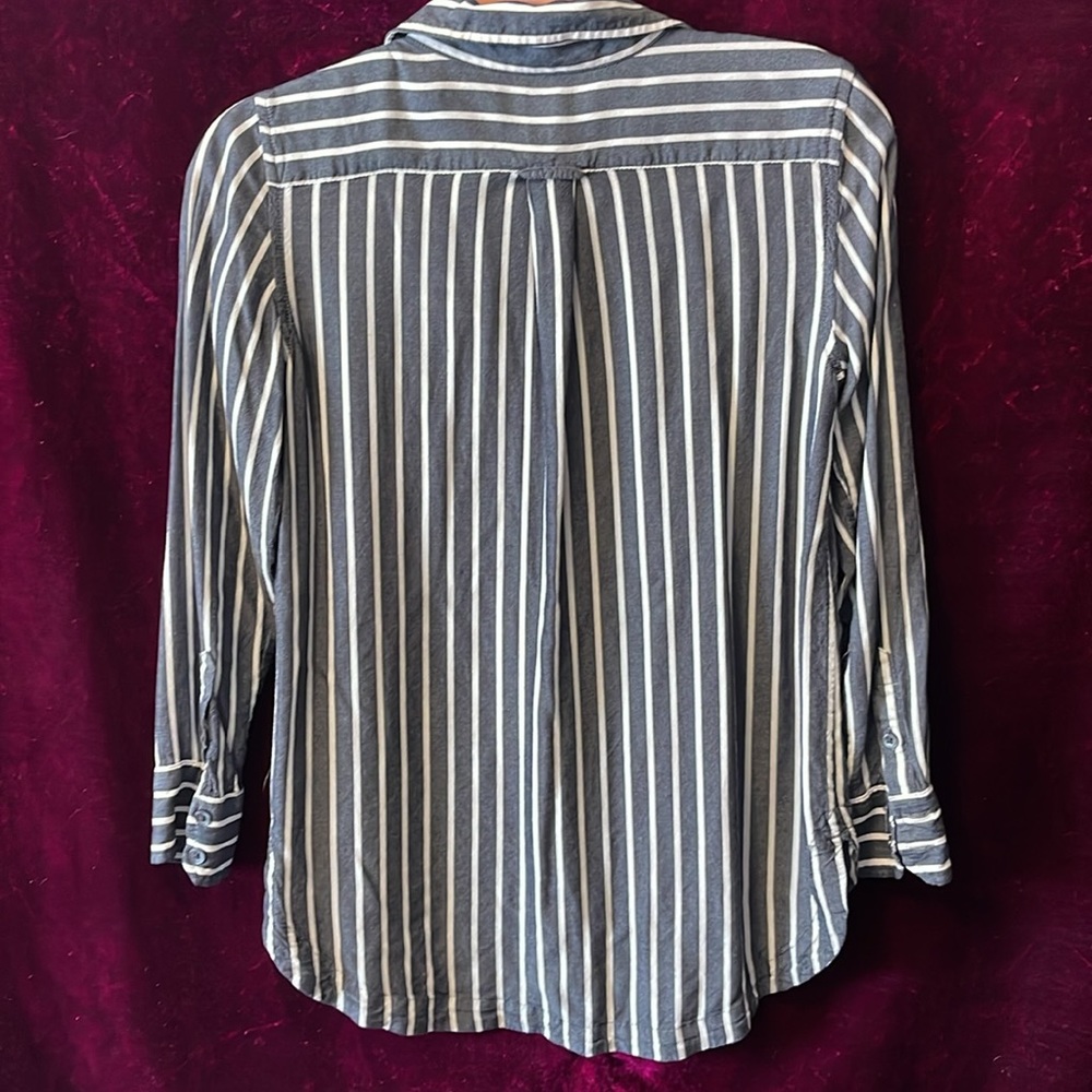 Banana Republic Grey and White Pinstripe Flowey / Soft / Wrinkle Free Button Up - Picture 3 of 4